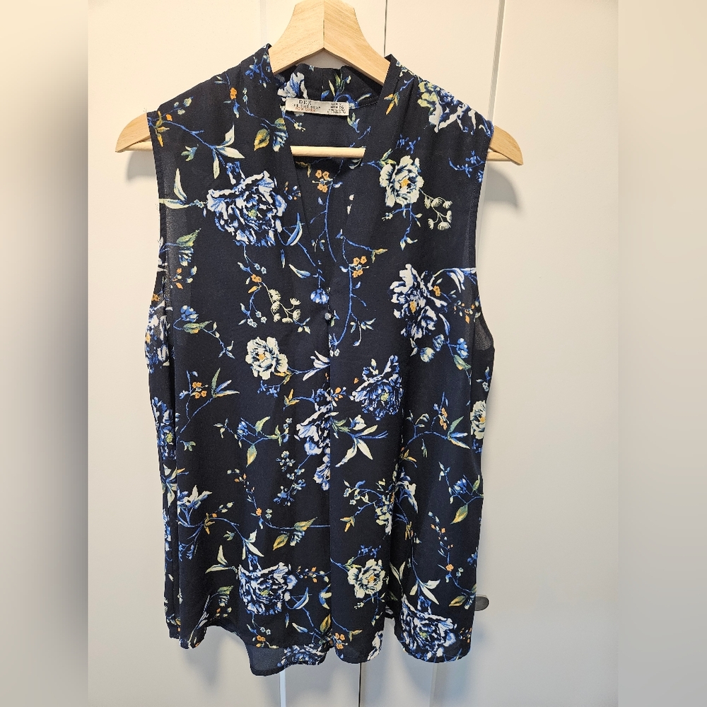Dex New York A-line, V-Neck Tank